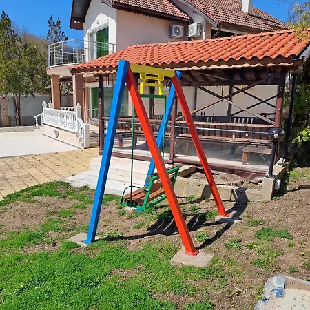 луксозна къща лешниците с.младежко Луксозна вила