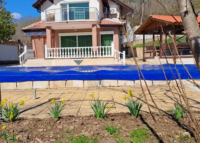 Луксозна вила луксозна къща лешниците с.младежко