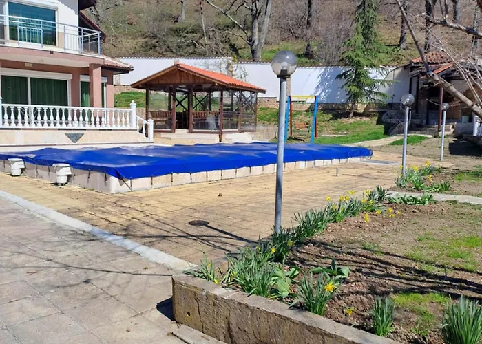 луксозна къща лешниците с.младежко Луксозна вила Mladezhko