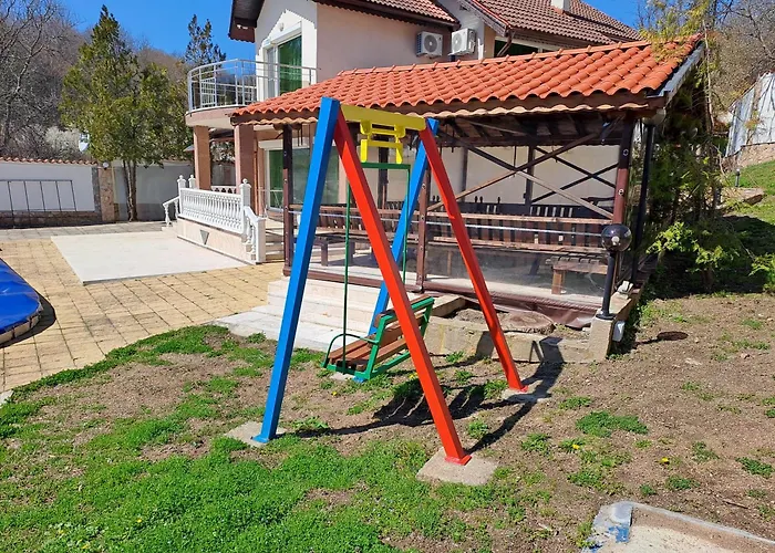 луксозна къща лешниците с.младежко Луксозна вила