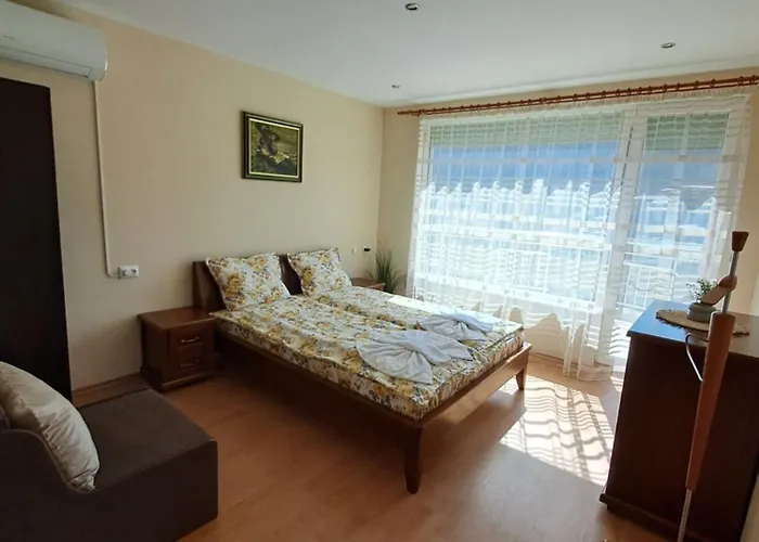 луксозна къща лешниците с.младежко