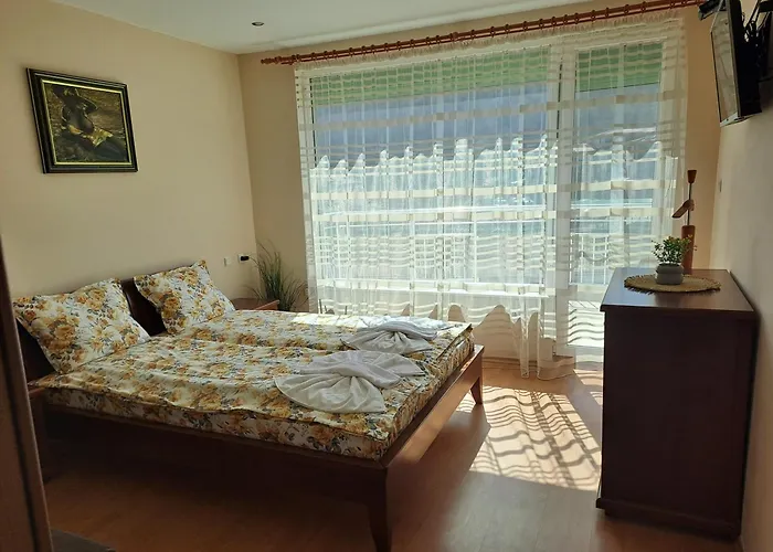 луксозна къща лешниците с.младежко *