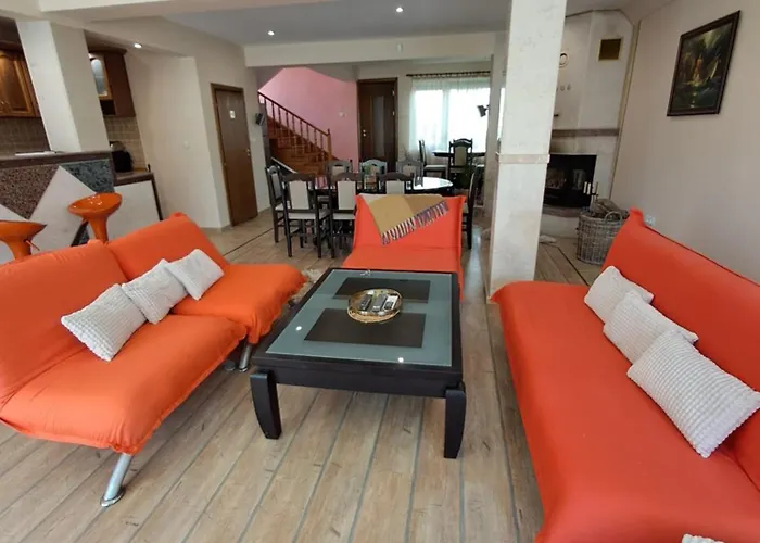 Луксозна вила луксозна къща лешниците с.младежко *