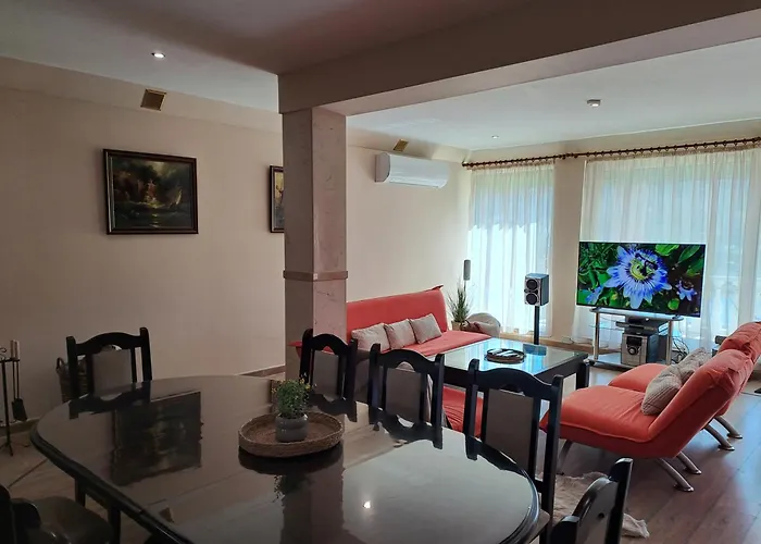 луксозна къща лешниците с.младежко