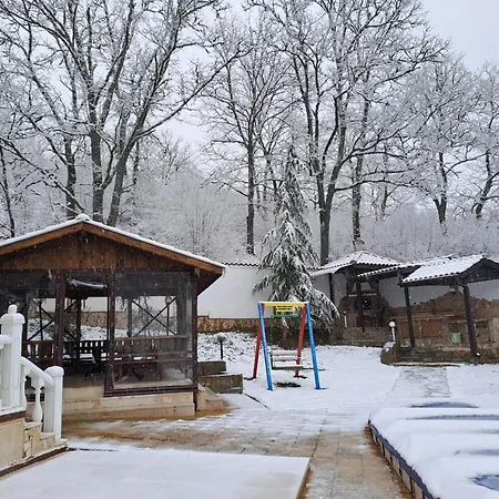 луксозна къща лешниците с.младежко Mladezhko