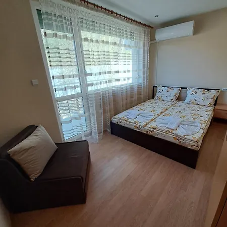 луксозна къща лешниците с.младежко *