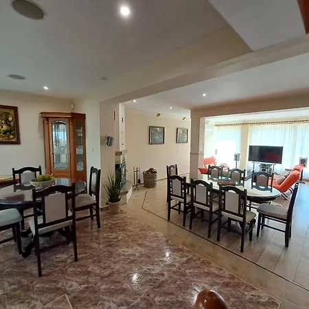 луксозна къща лешниците с.младежко Mladezhko