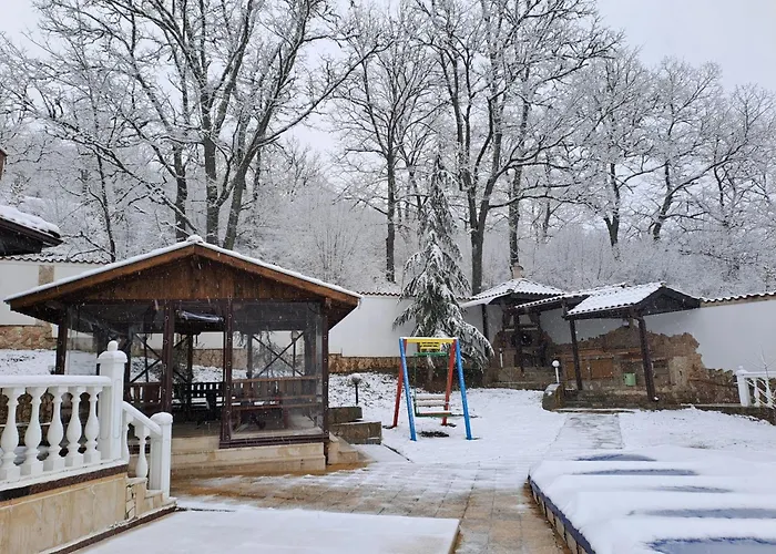 луксозна къща лешниците с.младежко Mladezhko