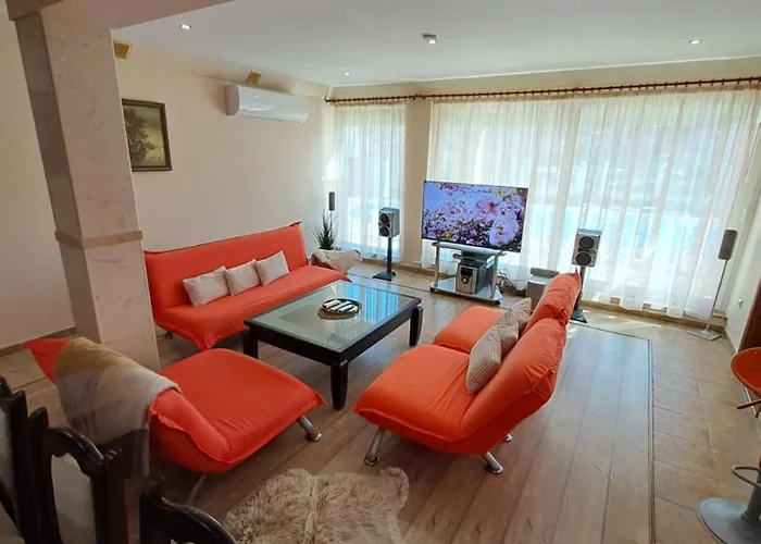 Vilă луксозна къща лешниците с.младежко