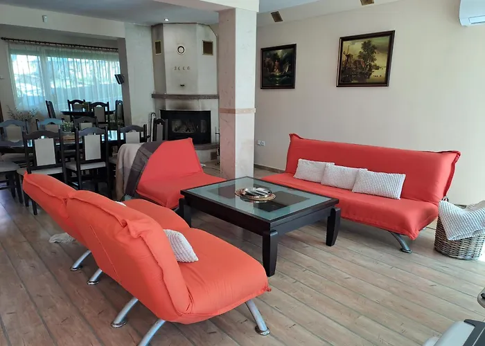 луксозна къща лешниците с.младежко *