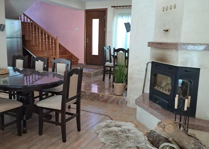 луксозна къща лешниците с.младежко Vilă